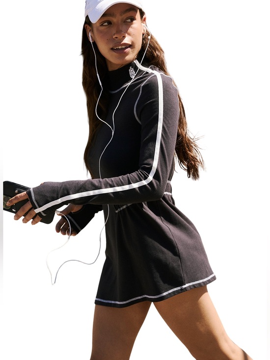FP Movement by Free People Tops - 🖤🤍 FP Movement by Free People Black Long-Sleeve Tunic with White Contrast Trim